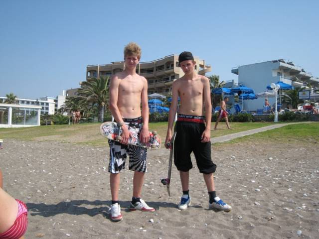 Skatebordarna Jesper och Simon